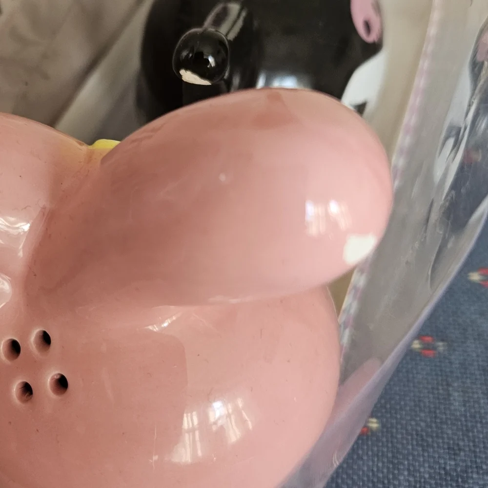 Hello Kitty Pink & Black Ceramic Salt & Pepper Shaker Set Brand New